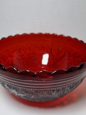 Vintage Anchor Hocking Royal Ruby Scalloped Bowl w/ Carved Daisy Pattern